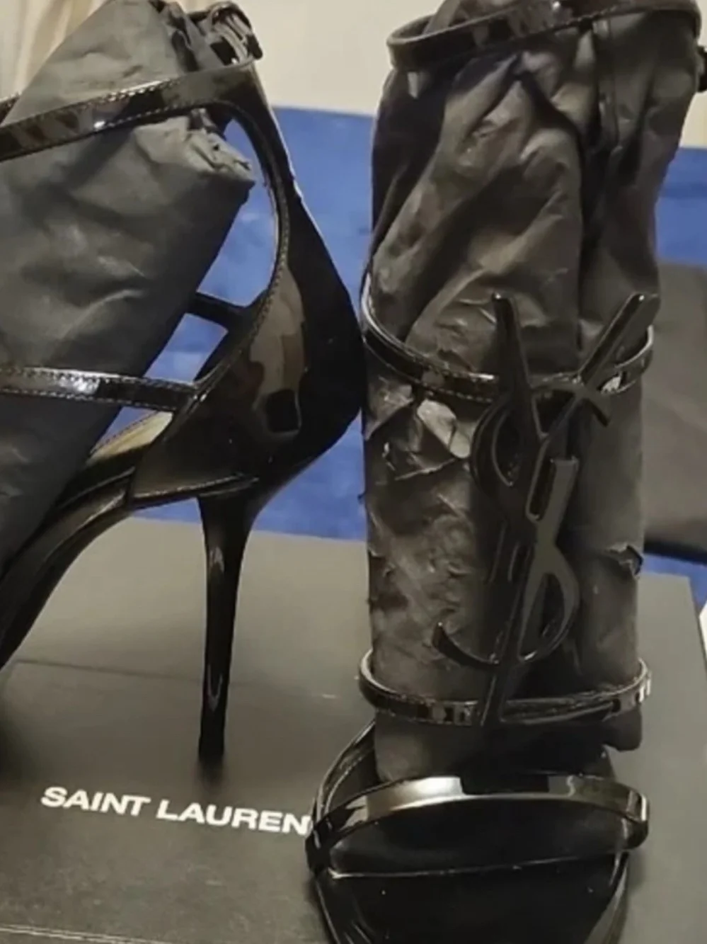 Saint Laurent Black Patent YSL Logo Sandals - Picture 3 of 10